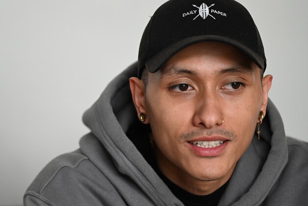 Rapper Nigel Sean uit Grave streamt zijn muziek om eenzaamheid tegen te ...