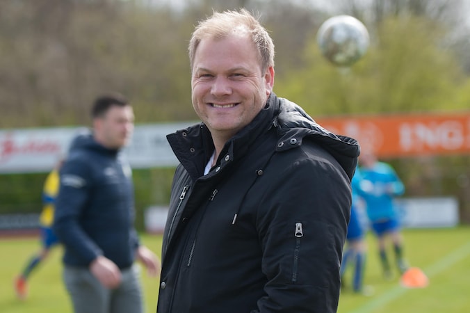 Hees moet op zoek naar nieuwe trainer: Tom Gesgarz stopt na zijn derde ...