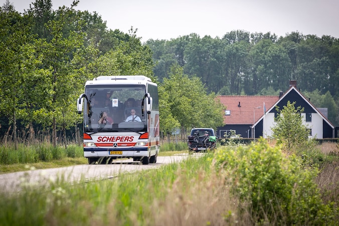 Busbedrijven geïrriteerd over vakbond: ‘Ze stoken mensen op tegen de ...