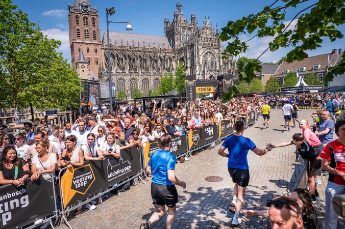 Vestingloop start dit jaar op nieuwe plek: hardlopers vertrekken vanaf ...