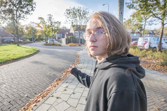 Indy (15) werd van zijn fiets gereden, maar de automobilist reed door ...