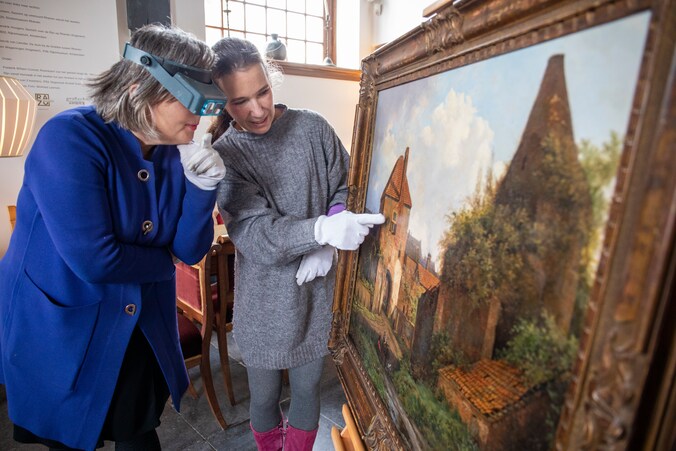 Gerestaureerd schilderij van Rijnpoort is terug in Stadsmuseum Rhenen ...