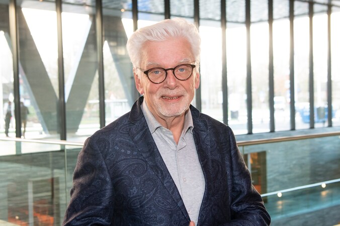 Jan Slagter maakte in tv-studio ‘doodsmak’ tegen plantenbak, Op1 treft ...