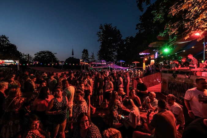 Ruim duizend festivalgangers genieten van Fiesta Cubana in Loils park ...