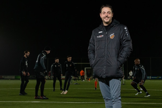 Drie duels voor het einde vertrekt trainer Leenders bij SCD’33: ‘Er ...