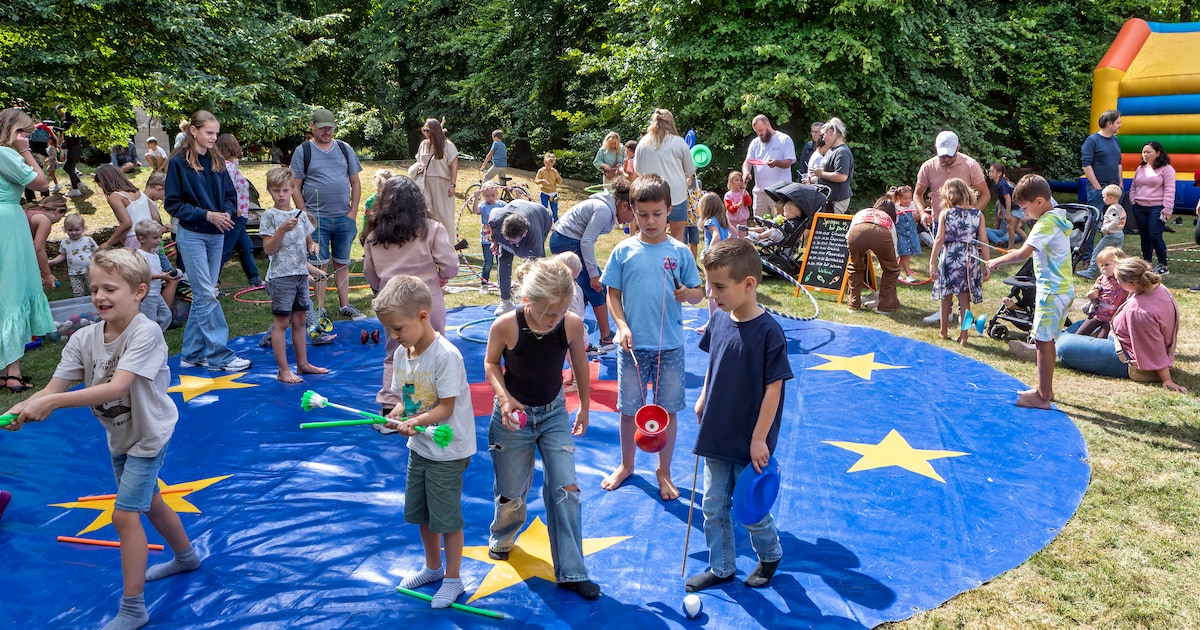 Studenten ROC Nijmegen houden zomercircus voor kinderen in Kronenburgerpark Nijmegen