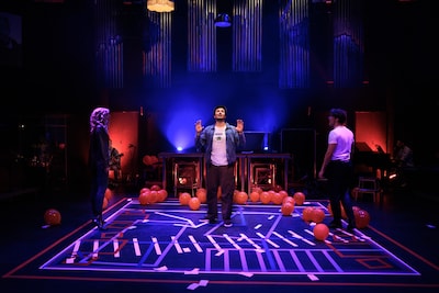 Zo pakt de kleine musical Tick, Tick... Boom! uit: sterk gespeeld, maar het Engels zit in de weg