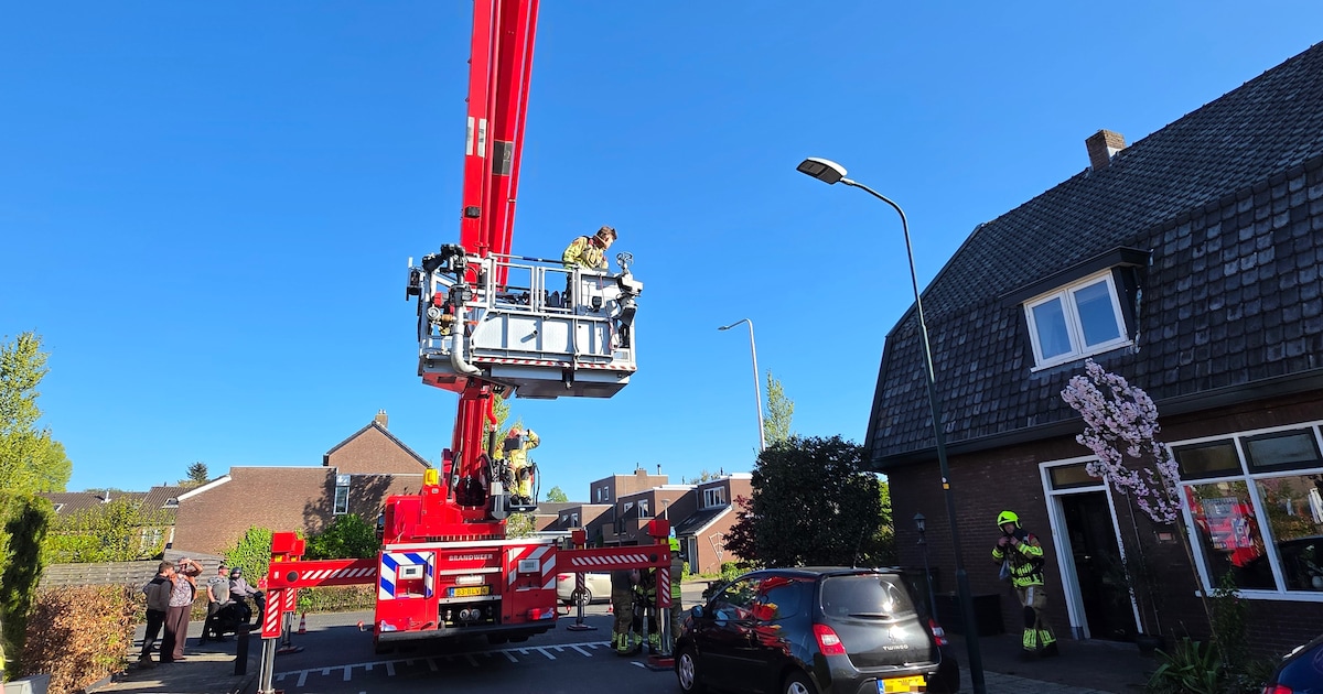 Schoorsteenbrand in Renkum, brandweer grijpt in