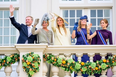 Geen koninklijke standaard én geen mast: waarom je bij Noordeinde nu niet kan zien of de koning in het land is