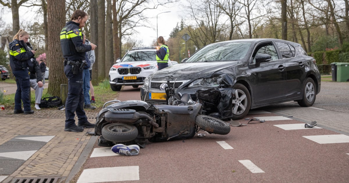 Scooterrijder gewond bij botsing op de Torenlaan in Baarn