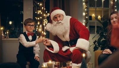 16 minuten lang kerstcommercials: ‘Goede manier om te zien dat reclame óók heel mooi is’
