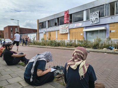 Krakersactie bij nieuwbouwproject Arnhem-Zuid: tientallen demonstranten bezetten pand tot het wordt 
