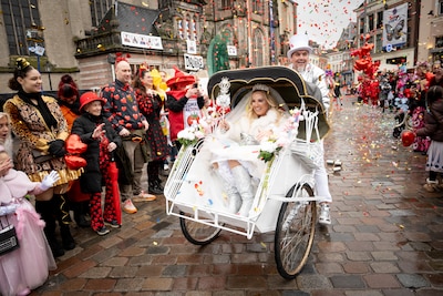 Geen honeymoon voor Rita en Patrick, die trouwden tijdens carnaval: 'We gaan feestgedruis weer in'