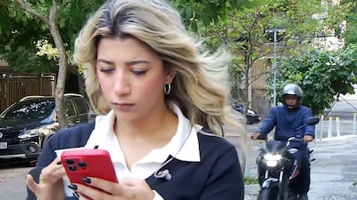 KIJK | Dief op motor probeert telefoon verslaggever te stelen