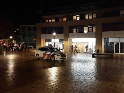 Twee zwangere vrouwen binnen tijdens ‘gerichte’ aanslag op verloskun­di­ge: glas belandt op stoel assistente