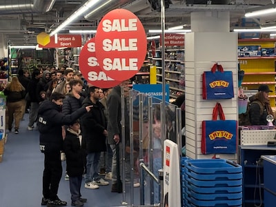 Pokémonfans trotseren kou voor felbegeerde nieuwe set met kaarten