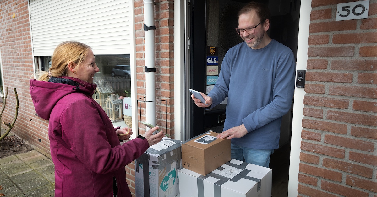 Dennis (40) wilde sociaal contact, dus startte hij een pakketpunt aan huis: maar nu kan hij de deur 