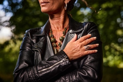 ‘Mensen weten niet dat hij thuis een monster is’: hoe ex-partner telkens grip heeft op leven van Yvette