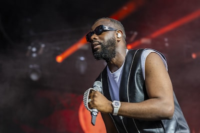 Gims komt plots met nieuwe verklaring na afgeblazen optredens: rapper is ziek, binnenkort nieuwe concerten