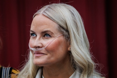 Gezondheid van Mette-Marit gaat ‘snel achteruit’, artsen maken zich zorgen: ‘Het is gevaarlijk geworden’