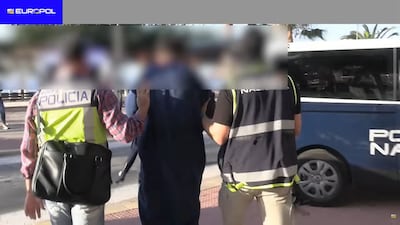 Spaanse politie rolt bende op die 2000 migranten smokkelde en daar 24 miljoen euro aan verdiende