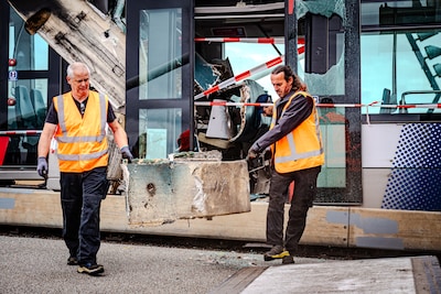 Vijftien gewonden na trambotsing op Erasmusbrug, burgemeester Schouten: ‘Het is een enorme klap geweest’