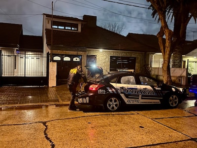 Jacht op geroofd Nederlands schilderij in Argentinië: nieuwe invallen, verdachte onder huisarrest