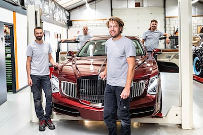 17.000 uur werk en 2 miljoen euro aan kosten: Jasper bouwde in diepste geheim deze klassieke auto