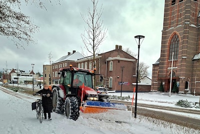 Regen maakt wegen vanavond spekglad, morgen weer veel sneeuw en harde wind, vooral in het noorden