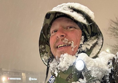 Danny zette de wekker om 04.00 uur en wandelde daarna drie uur naar zijn werk door de sneeuw