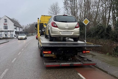 Automobilist zonder rijbewijs én onder invloed aangehouden: ‘Rijd al 30 jaar zonder rijbewijs’