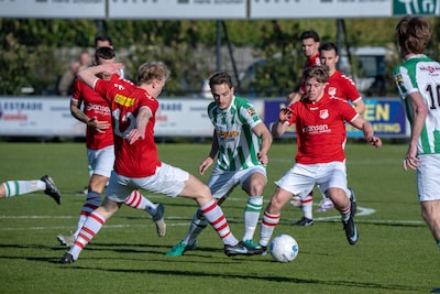 Nieuwe Spero-trainer direct voor monsterklus door elftal vertrekkers: ‘Niet verwacht dat er zóveel z