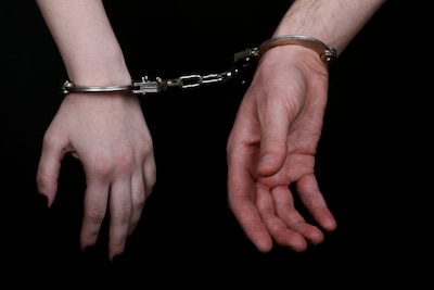 Internationaal gezocht stel gepakt vlak over Duitse grens: slachtoffer gemarteld en gewurgd