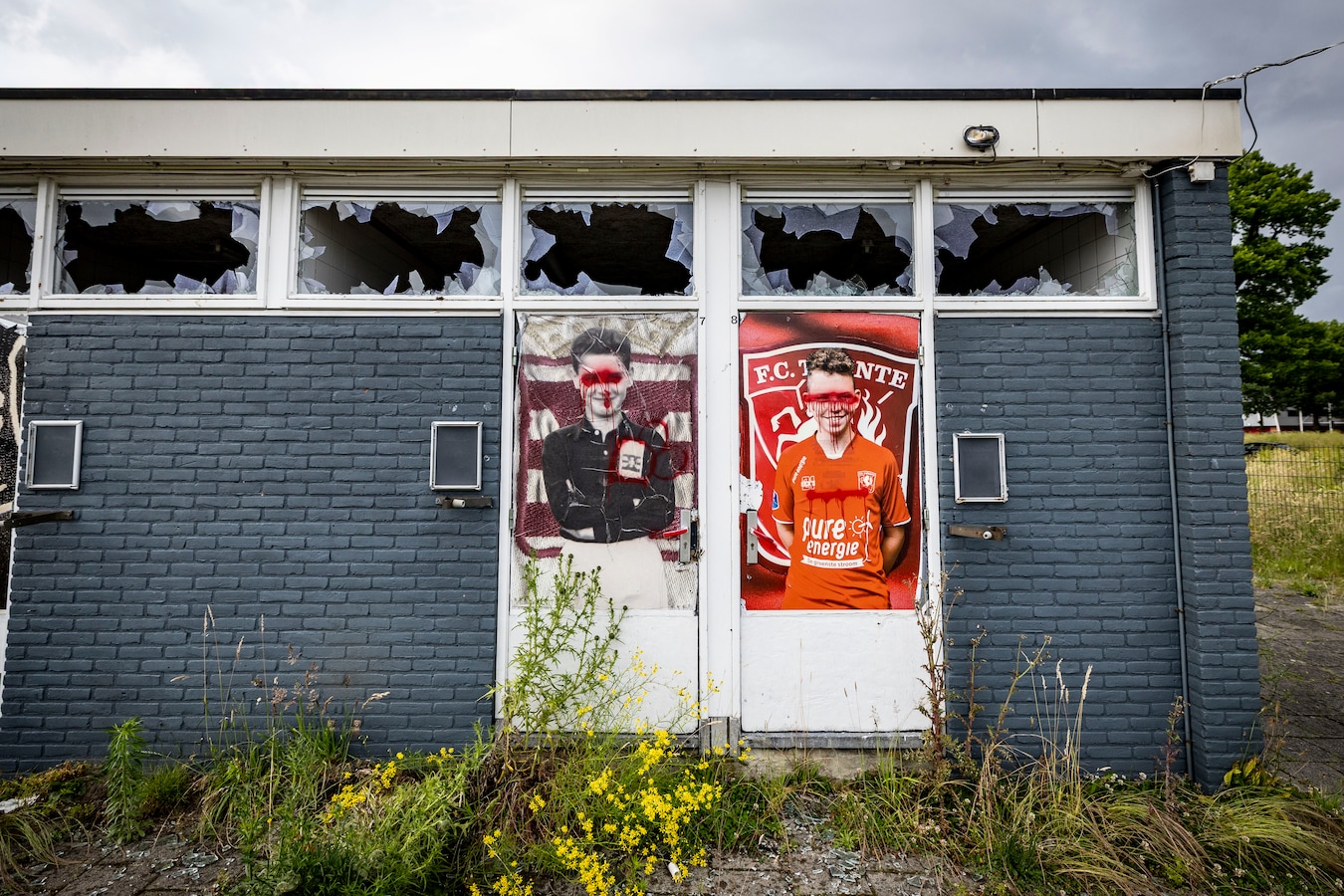 stuk-historie-vrouwenteam-fc-twente-gaat-letterlijk-in-rook-op-foto