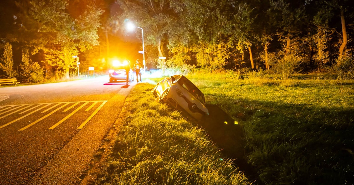 Auto belandt in sloot in Nijkerk