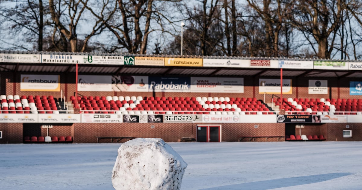 De afgelastingen in het amateurvoetbal stapelen zich ook op zondag op ...