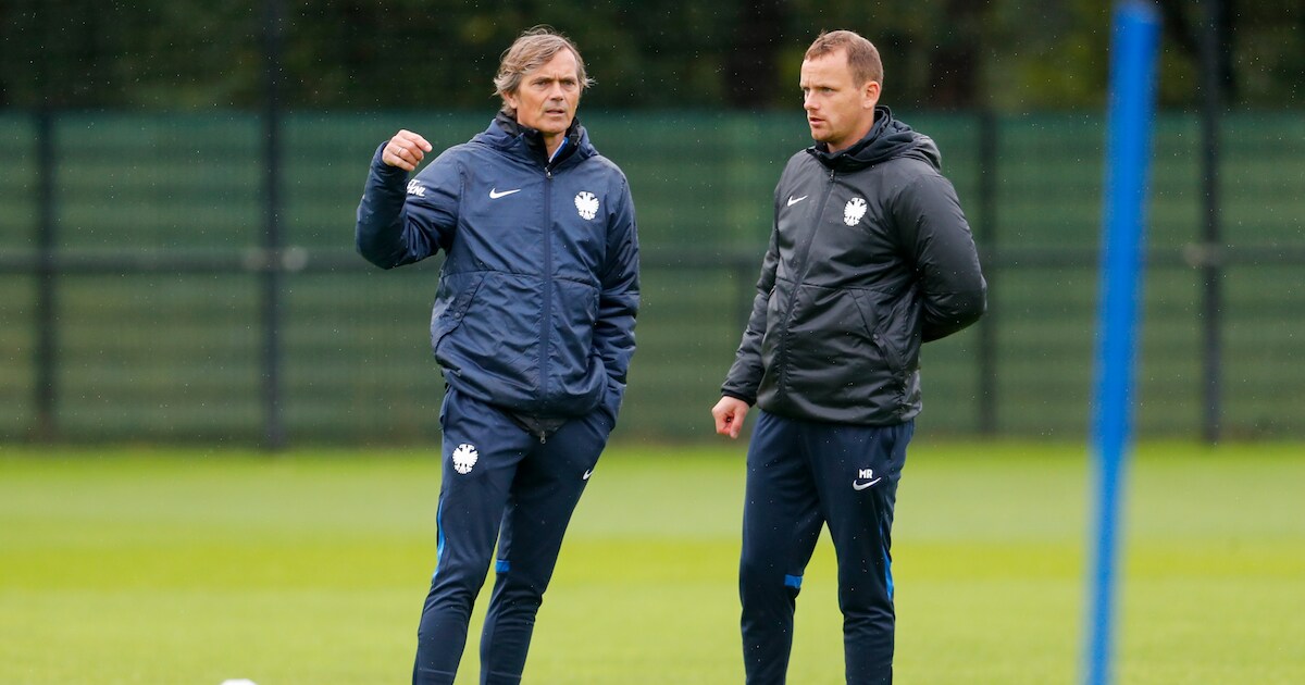 Uitgaande transfer bij Vitesse: assistent-coach Marink Reedijk staat ...