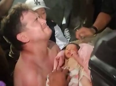 Levende baby onder puin gevonden, 32 uur na aardbevingen in Venezuela
