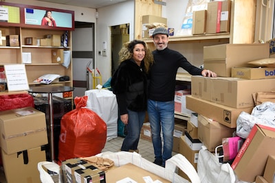 Winkel van Fadia en Rami ligt door Black Friday vol met 700 pakketjes: ‘Echt niet normaal’