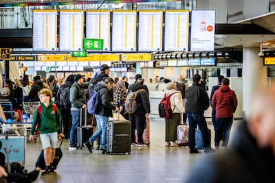 Schiphol schrapt donderdag zo’n 100 vluchten door aangekondigd winterweer