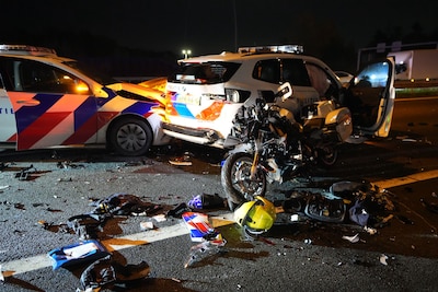 Gestolen auto betrokken bij zware politie-crash is gevonden in Best: ‘Niet vaak zo’n puinhoop op A2 gezien’