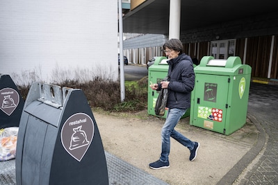 Hannie huurt sociaal, maar betaalt de hoofdprijs voor afval: ‘98 euro per zak! Dat is toch van de pot gerukt?’