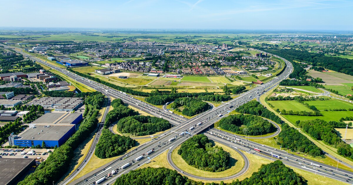 File na botsing tussen vrachtwagens op A1 bij Hoevelaken | Amersfoort