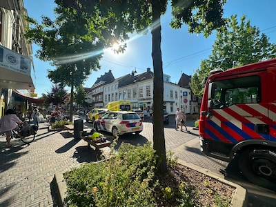 Brand in drukke Steenstraat in Arnhem trekt veel bekijks, zeven mensen nagekeken