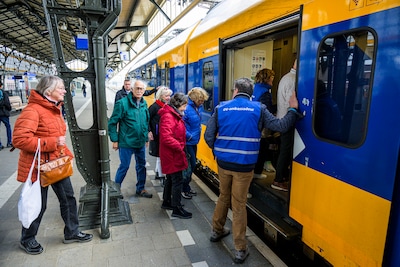 OV-inloopspreekuur in Tiel biedt hulp bij reizen met bus en trein