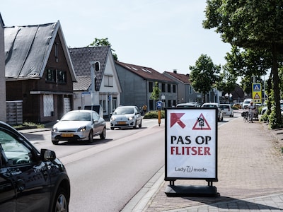 Boetekanon: veel mensen zijn de sjaak bij deze flitspaal, ondernemer is het zat en komt op ludieke wijze in actie