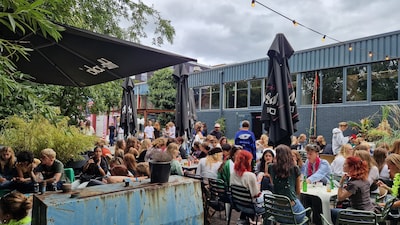 Vintagelovers opgelet: bij Leen shop je dit weekend je nieuwe garderobe per kilo