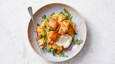 Wat Eten We Vandaag: Zoete-aardappelstamppot met rucola en kibbeling