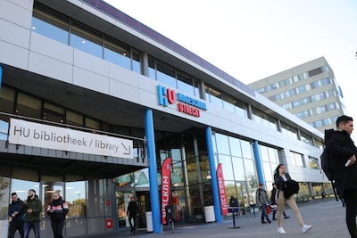 Gebouw Hogeschool Utrecht aan Padualaan mogelijk twee weken dicht wegens forse waterschade
