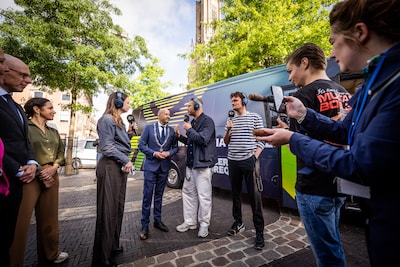 3FM-dj Mart Meijer had ín de bus al in de gaten dat Glazen Huis dit jaar in Arnhem staat